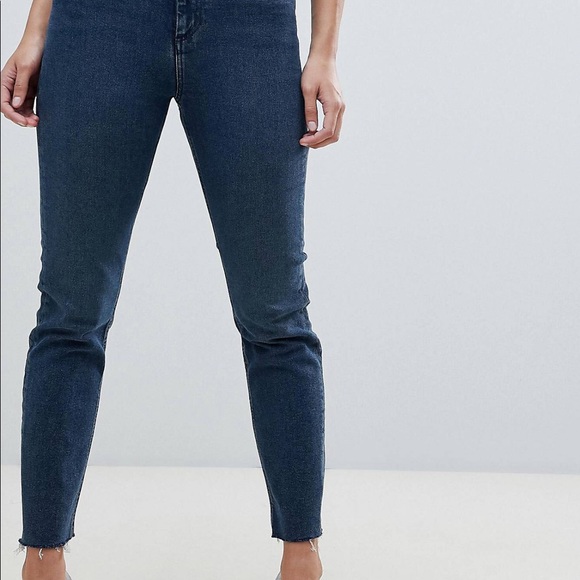 ASOS DESIGN high rise slim mom jean bum rip - Picture 4 of 5